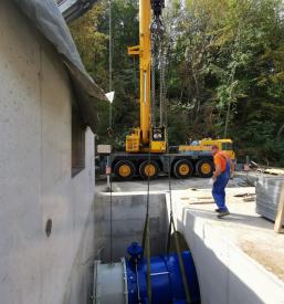 Najem avtodvigala cena