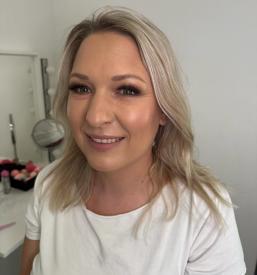 Podaljševanje trepalnic v Ravnah na Koroškem