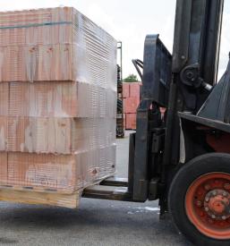 Storitve razkladanja z viličarjem v Kamniku