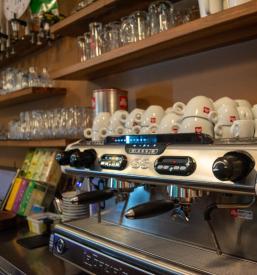 skutni štruklji z vročim sadjem Velenje