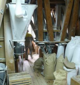 Ogled mlina, mini sejem kmečkih dobrot Šmarješke toplice, Otočec, Dolenjska