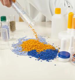 Brizganje plastike in plastičnih mas Podravska