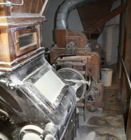 Ogled mlina, mini sejem kmečkih dobrot Šmarješke toplice