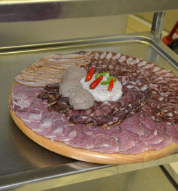 Prodaja domačih mesnih narezkov Maribor