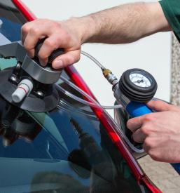 Ugodno popravilo avtostekel Slovenija