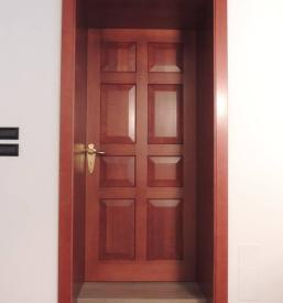 Kvalitetna montaža lesenih vrat Savinjska