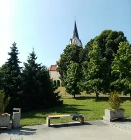 Ugodne električne polnilnice na klopi Slovenija