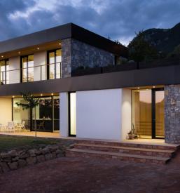 Nakup lesenih oken in vrat Žiri