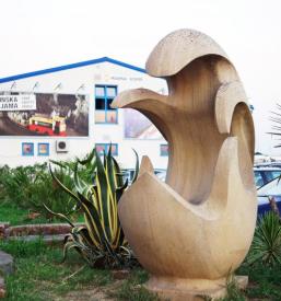 Lifting, lowering and storage of vessels Koper, Slovenia