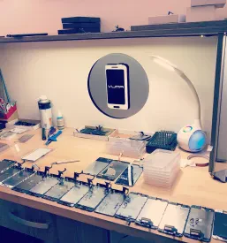 popravilo razbitega ekrana na Iphonu