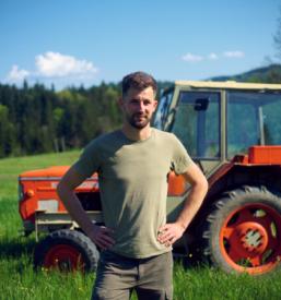 Prevzem jajc na kmetiji Notranjska