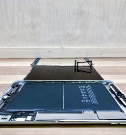 Menjava razbitega iPhone ekrana