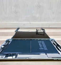 Menjava razbitega iPhone ekrana