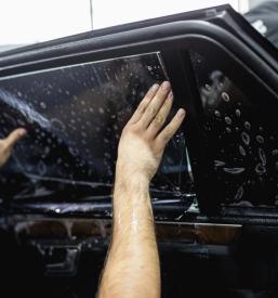 Zatemnitev stekel v Izoli