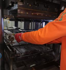 Brizganje gumenih tesnil v Lenartu