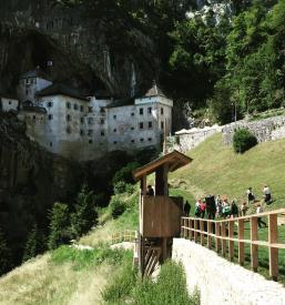 Rezervacija prostora za zaključene skupine Postojna
