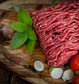 Ponudba domačega mesa s kmetije Ruše