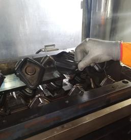 Brizganje gumenih tesnil