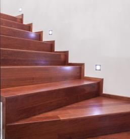 Kvalitetne stopnice iz lesa po meri Slovenija