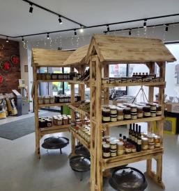 Domač med in medeni izdelki na Dolenjskem