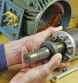 Industrijska relokacija strojev Podravska