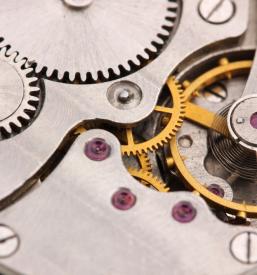 Menjava baterij in paščkov na urah v Cerknici