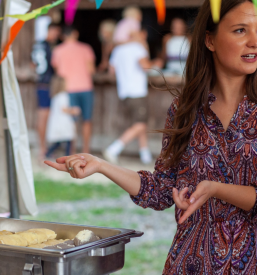 Nakup štrukljev na festivalu Slovenija