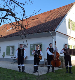Narodno-zabavna skupina v Osrednji Sloveniji