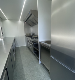 Günstiger Verkauf von Gastro-Anhängern in Slowenien