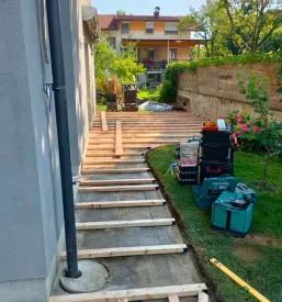 Montaža zunanjih talnih oblog iz lesa Osrednja Slovenija