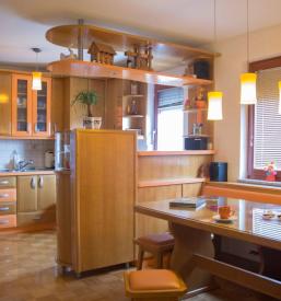 Izdelava lesenih notranjih vrat po naročilu Slovenija