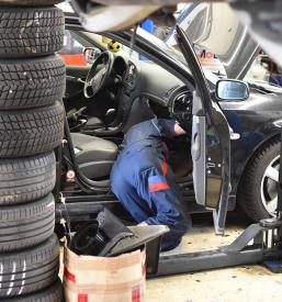 Servis vozil v Škofji Loki