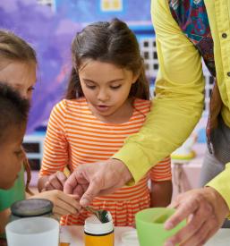 Ugodna animacija otrok na poroki Slovenija