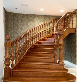 Lesene hišne stopnice po meri Slovenija