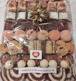 Dobrote veselja - birmansko pecivo z okusom veselja Sodražica, Osrednja Slovenija
