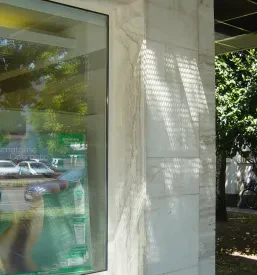 Kamniti pulti in okenske police Nova Gorica