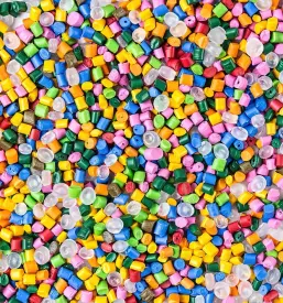 Brizganje polizdelkov iz plastike Slovenija