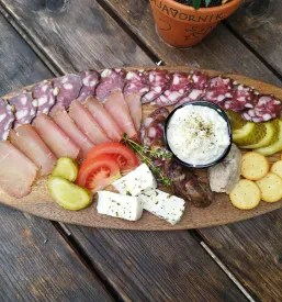 Domač sir iz Planine Zajavornik, Bohinj