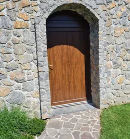 Prodaja, montaža lesenih vrat Ljubljana, okolica, Osrednja Slovenija