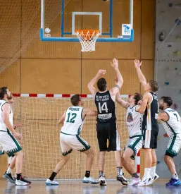 Portret Marka Turnška, pomembne osebnosti. Prikazuje strokovnost in podporo, pomembno za Vpis v košarkarski klub Slovenska Bistrica.