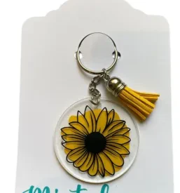 Personaliziran lesen obesek za ključe v obliki družinskega drevesa z imeni članov družine. Del naše ponudbe Personalizirani leseni izdelki Obala.