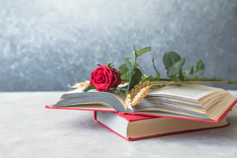 Katalonska tradicija ob dnevu svetega Jurija, kjer se podarjajo knjige in rdeče vrtnice, simbol kulture in literature.