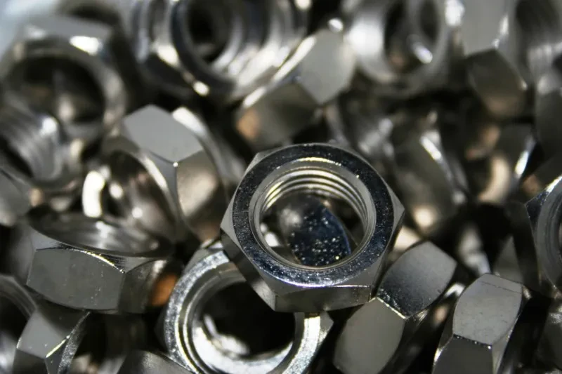 Upravljanje sodobnega CNC stroja za obdelavo Izdelava izdelkov iz aluminija Slovenija