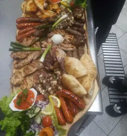 Čevapčiči, pleskavice