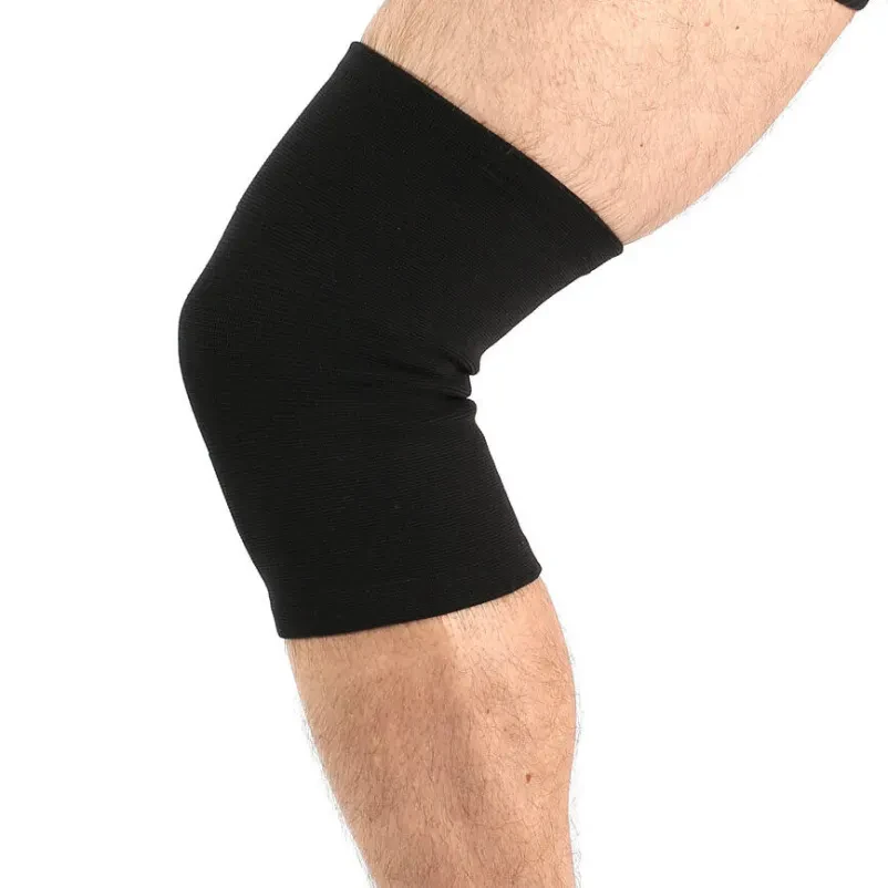 Antar opornica za koleno iz spandexa Črna Antar opornica za koleno iz spandexa, ki zagotavlja fleksibilno oporo in udobje med športnimi aktivnostmi ali rehabilitacijo.