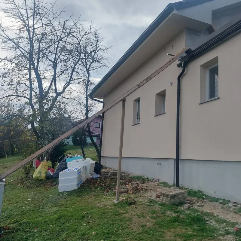 Gradnja betonske konstrukcije stanovanjske stavbe Postavljanje armiranobetonske konstrukcije za novo stanovanjsko stavbo, kar zagotavlja Kvalitetna izvedba stanovanj na ključ Štajerska.