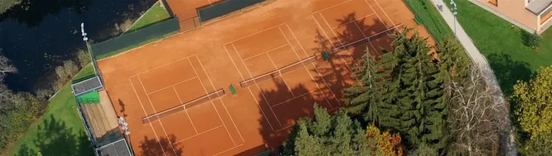 Teniška igrišča Gaj v Kočevju Urejena teniška igrišča GAJ v Kočevju s kakovostno peščeno podlago. Pportni objekti Kočevje nudijo odlične pogoje za ljubitelje tenisa.