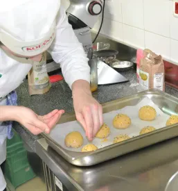 Predstavitev na srednji šoli z restavracijo v Izoli, dijaki so pripravili hrano in pogostitev.