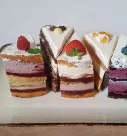 Različni kosi tort