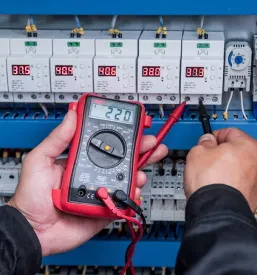 Natančna izvedba meritev nove električne napeljave pri novogradnji v Posavju.